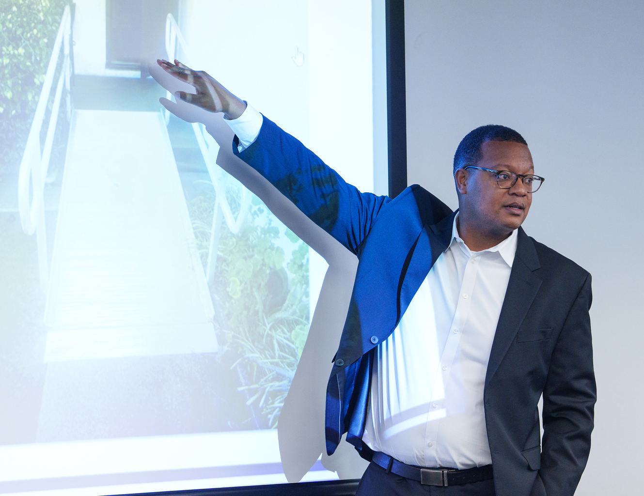 Rosarium staff helping client